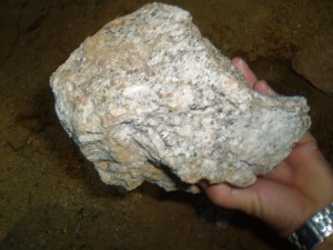 Pedra grande que atingiu a olaria em 2008