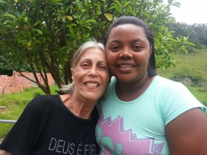 Anete (à esquerda) com a Missionária Roberta, coordenadora